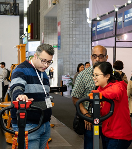 HUAN XIN en la exposición internacional